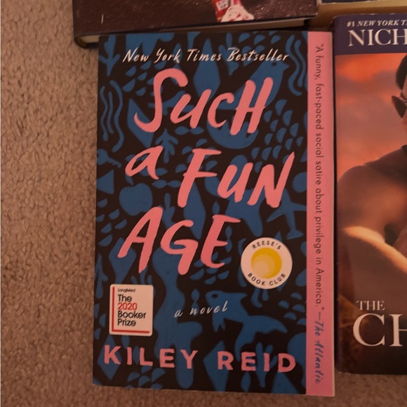 Assorted Book Collection - Picture 5 of 7